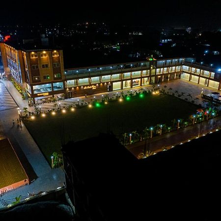 The Bodhi Palace Resort Buitenkant foto