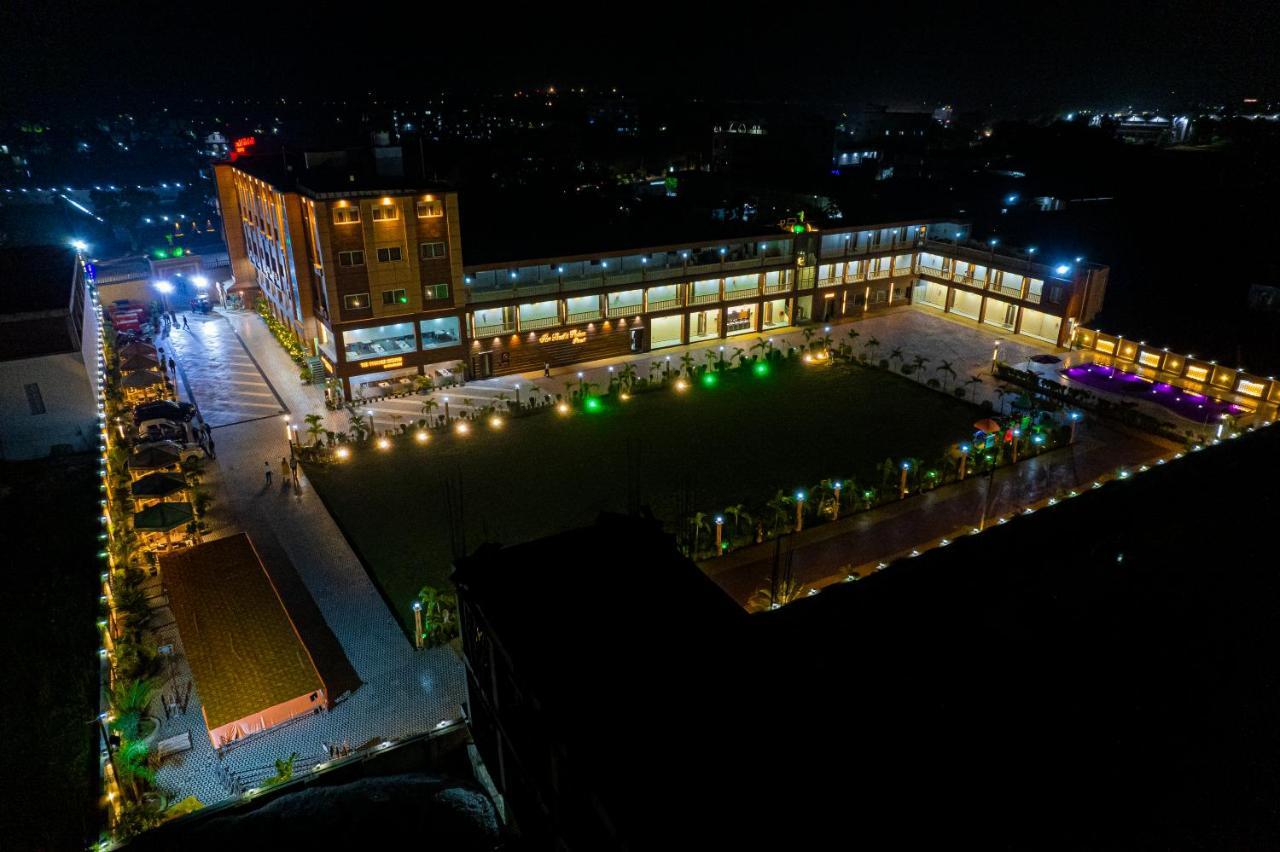 The Bodhi Palace Resort Buitenkant foto